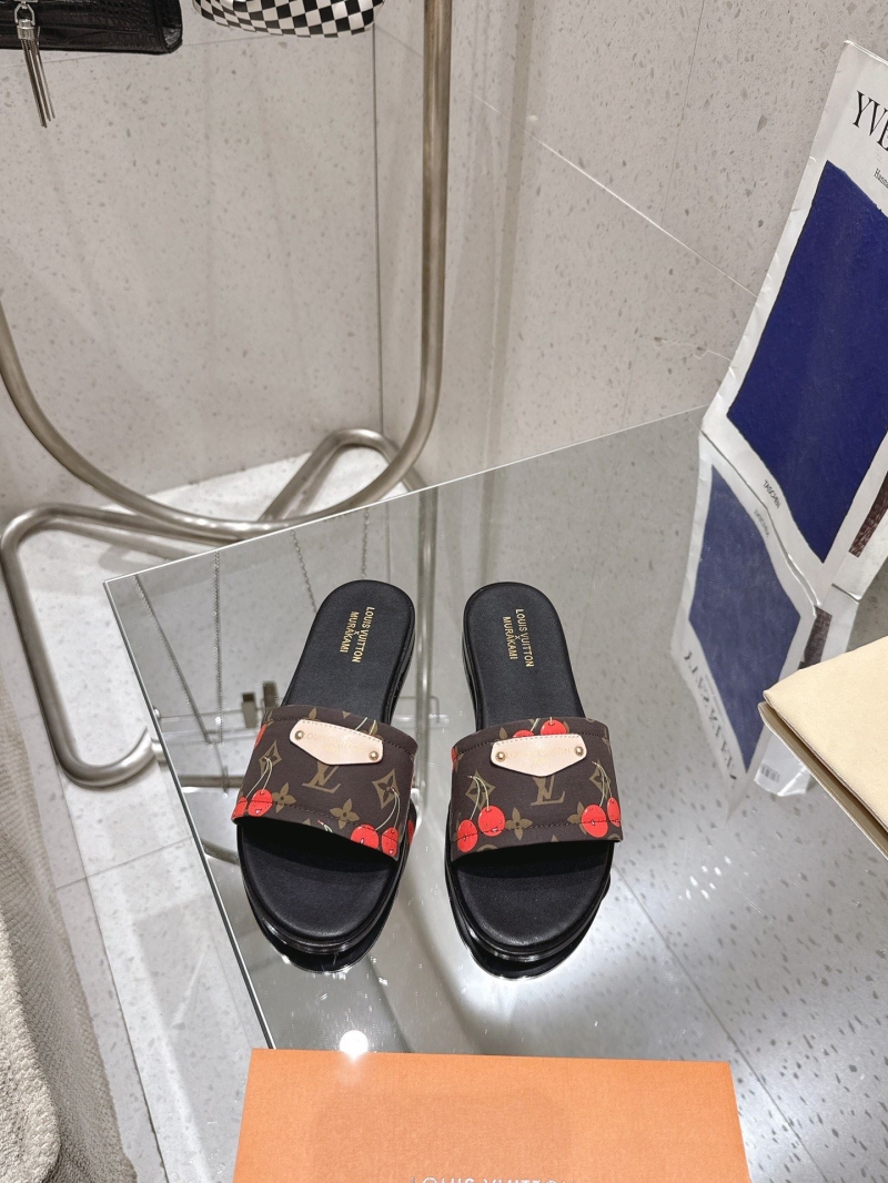 l0vis Vvtt0n slippers